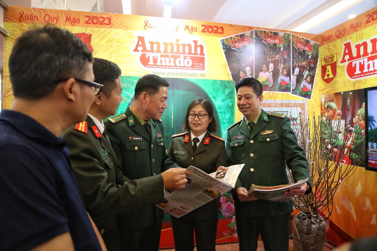 Năm nay, tham gia tại Hội báo Xuân Quý Mão - Hà Nội 2023 có 18 gian trưng bày báo của 18 cơ quan báo chí Trung ương, Bộ, ngành và báo chí, bản tin Hà Nội.
