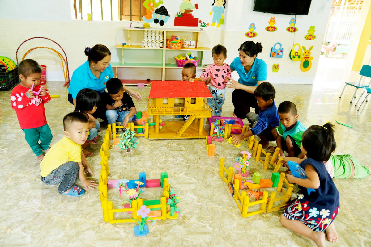 Xóa bỏ hôn nhân cận huyết, trẻ em bản Rào Tre khỏe mạnh, phát triển tốt hơn.  
