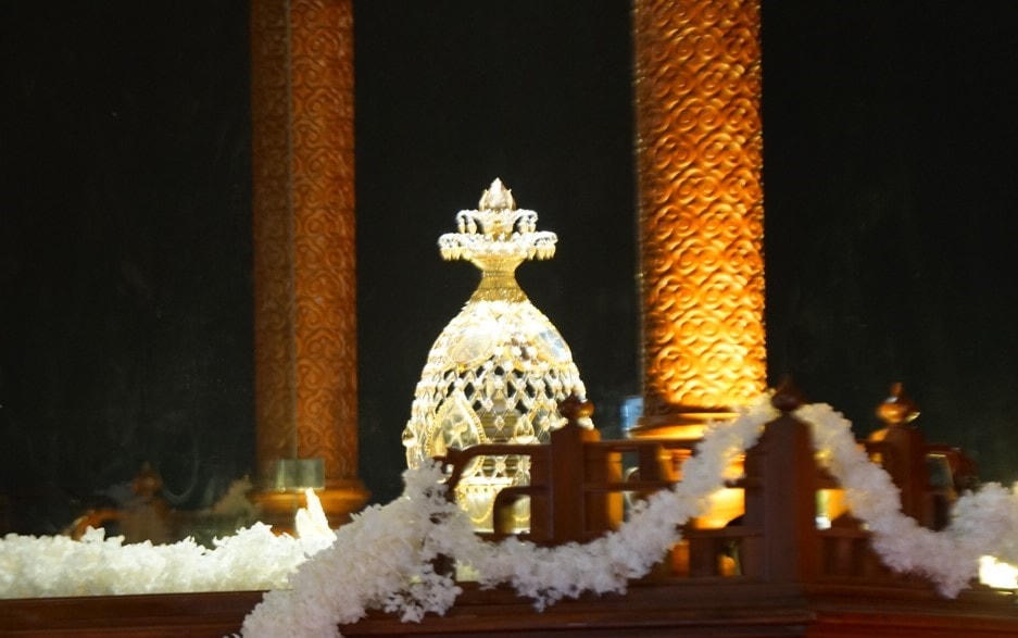 Ngày 2.5, chuyên cơ quân sự C-130J-30 chở Xá lợi Đức Phật từ New Delhi, Ấn Độ, đã hạ cánh xuống sân bay Tân Sơn Nhất. Ngay sau đó, Bảo vật được đưa đến chùa Thanh Tâm để phục du khách chiêm bái.