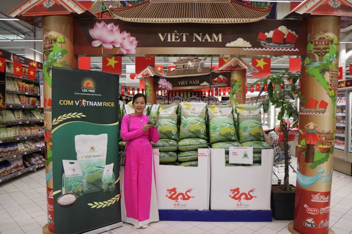 Gạo Việt đã vào hệ thống siêu thị Pháp.