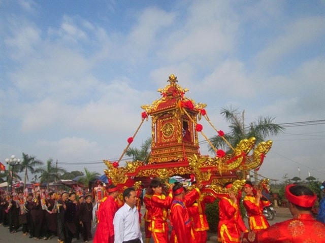 Nghi lễ rước kiệu Ngọc Lộ.