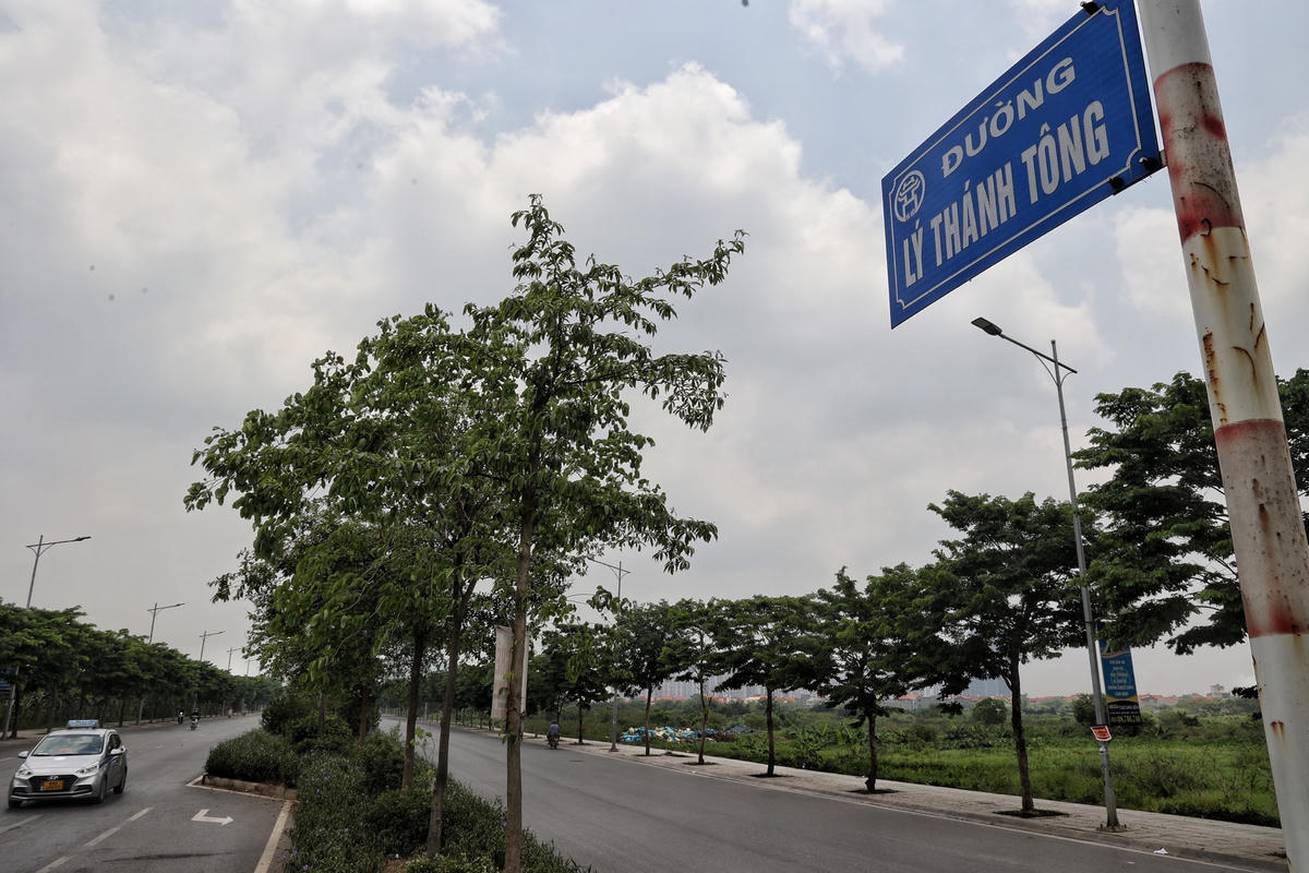 Hà Nội: Tiềm ẩn nguy cơ mất an toàn do hàng loạt hố cáp quang mất nắp