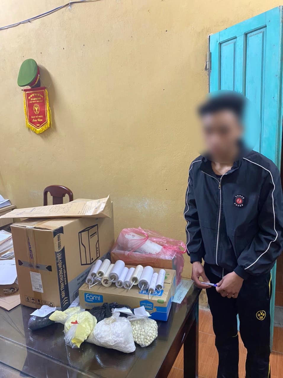 Lực lượng Công an khuyến cáo việc tự chế pháo nổ có thể gây nguy hiểm đến mọi người.