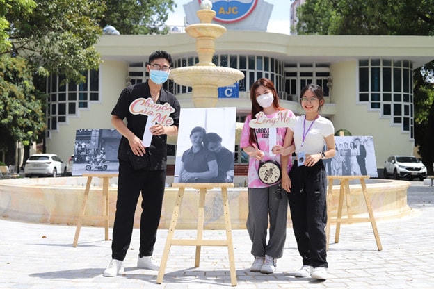Ấn tượng triển lãm ảnh về Mẹ của sinh viên Báo chí
