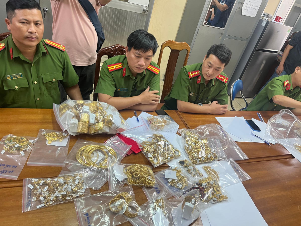 TP HCM triệt phá vụ trộm hơn 100 lượng vàng rúng động dịp cúng Vía Thần Tài