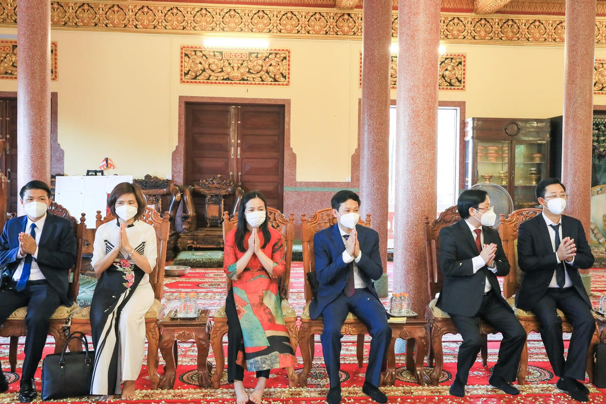 Bí thư Trung ương Đảng, Chủ tịch UBTƯ MTTQ Việt Nam Đỗ Văn Chiến và Đoàn đại biểu cấp cao UBTƯ MTTQ Việt Nam thăm Đại tăng thống Tep Vong. Ảnh: Quang Vinh.