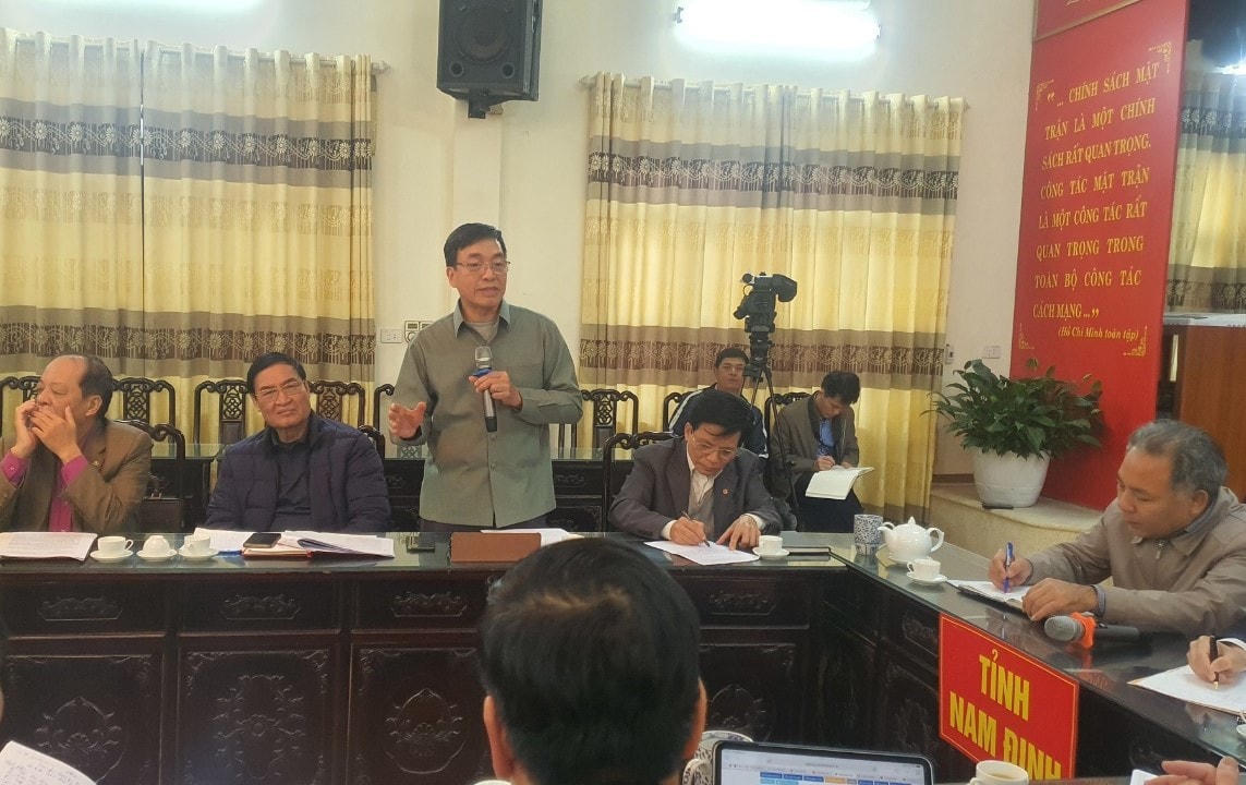 Nguyên Phó Chủ tịch Thường trực UBND tỉnh Nam Định phát biểu góp ý.
