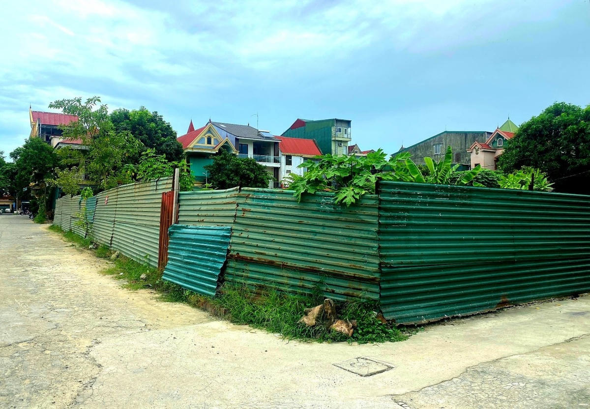 Dự án do Công ty đầu tư và phát triển Nhà Hà Nội làm chủ đầu tư, hiện vẫn là bãi đất trống.