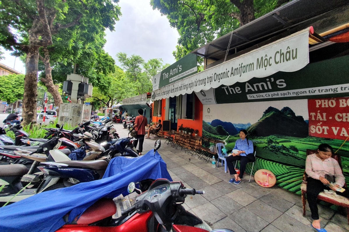 Theo như lời người dân từ số nhà 36A, khu đất này đã được giải phóng từ lâu, vì vậy nếu như nhà ở có xuống cấp cũng không thể sửa chữa.  