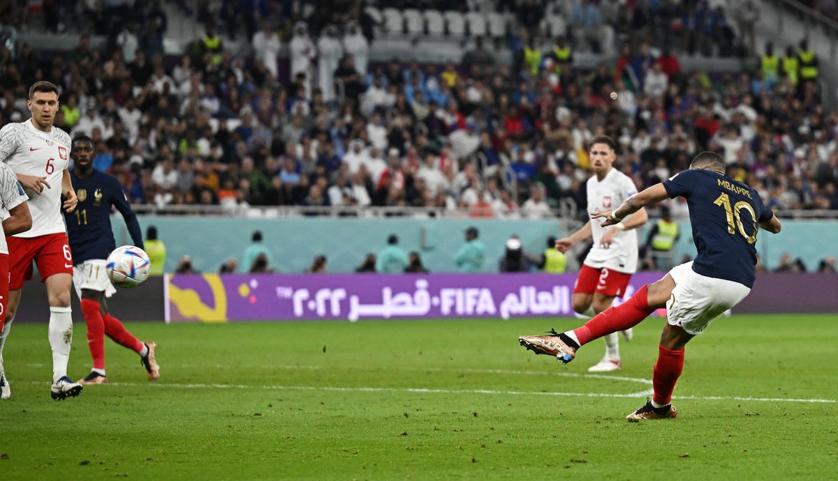 Mbappe lập cú đúp đưa Pháp vào tứ kết World Cup 2022