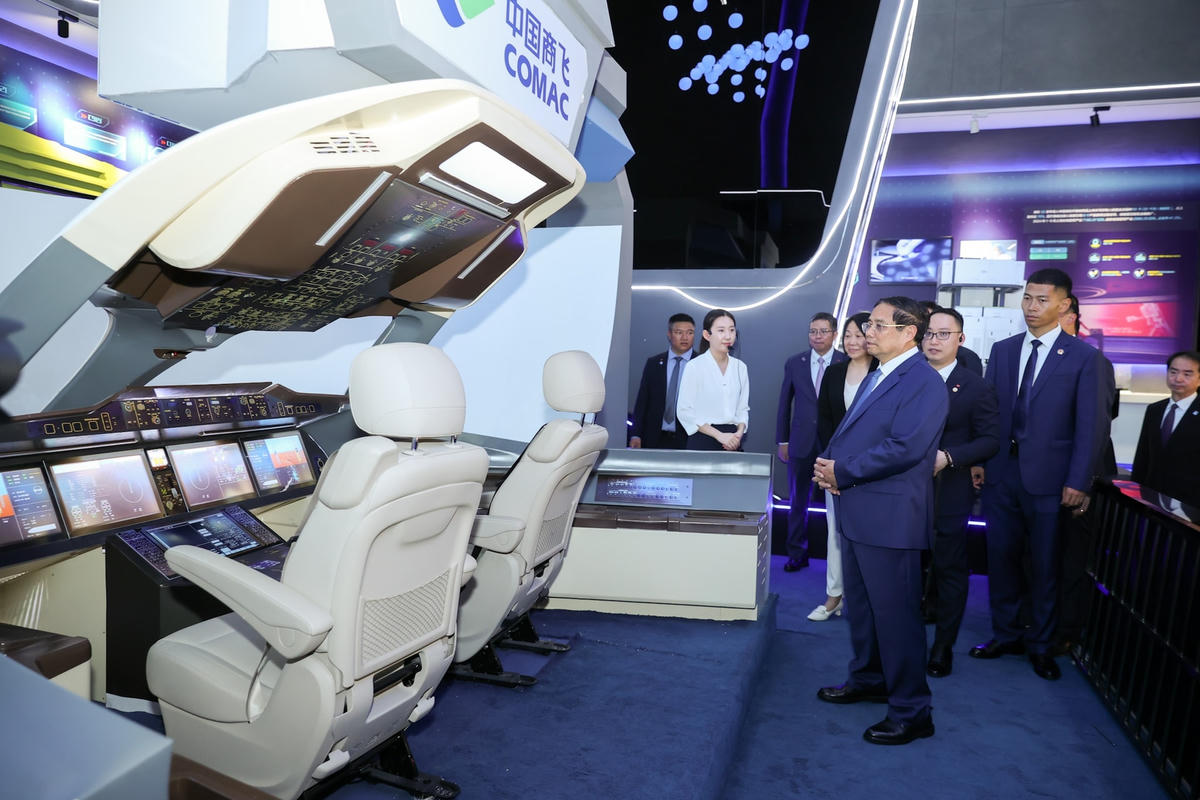 Thủ tướng tham quan, tìm hiểu kinh nghiệm phát triển của quận Phố Đông (Thượng Hải)- Ảnh 2.