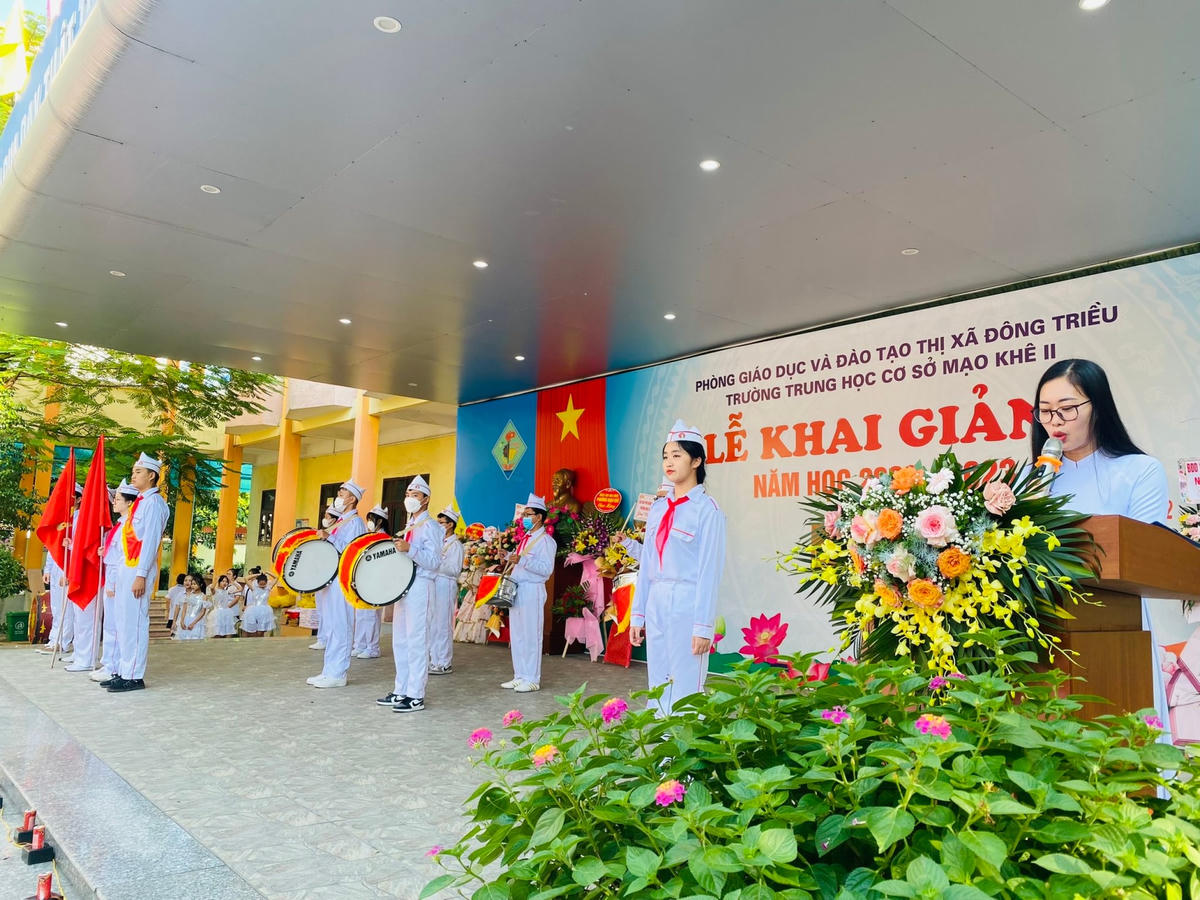 Lễ khai giảng tại trường THCS Mạo Khê II (thị xã Đông Triều).