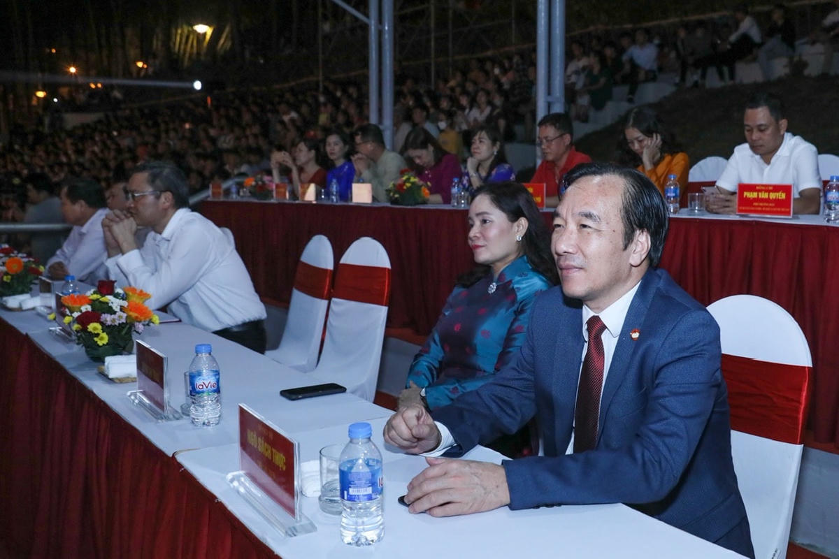 Các đại biểu tham dự chương trình.