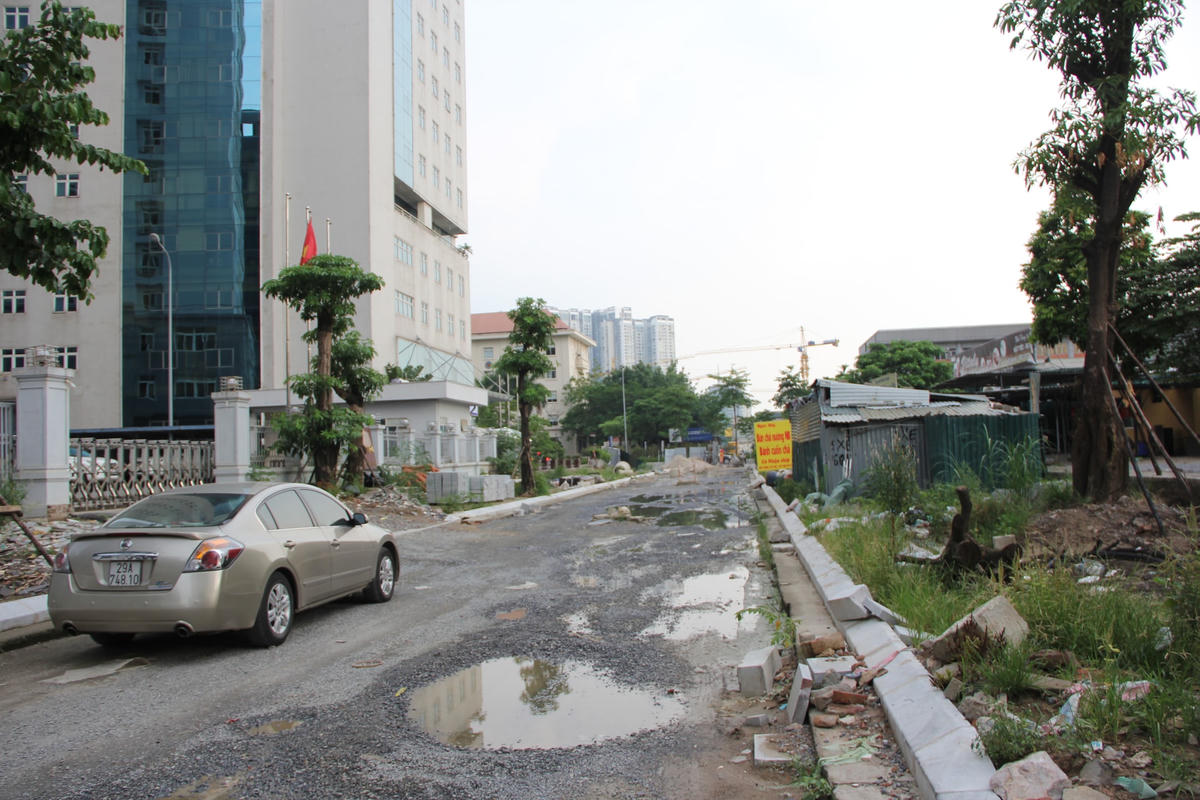 Đơn vị trúng thầu là liên danh Công ty TNHH xây dựng và thương mại Dũng Chí - Công ty CP xây lắp và dịch vụ thương mại Thành An, với giá trúng thầu là 11.099.956.000 đồng. Thời hạn thi công dự án 235 ngày kể từ ngày ký hợp đồng.
