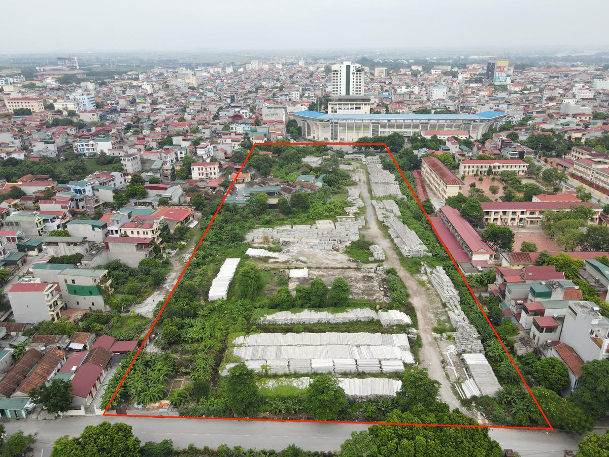 Năm 2001, UBND tỉnh Ninh Bình quyết định đầu tư dự án khu trung tâm thể thao - xây dựng hệ thống bể bơi để phục vụ thi đấu SEA Games 22. 