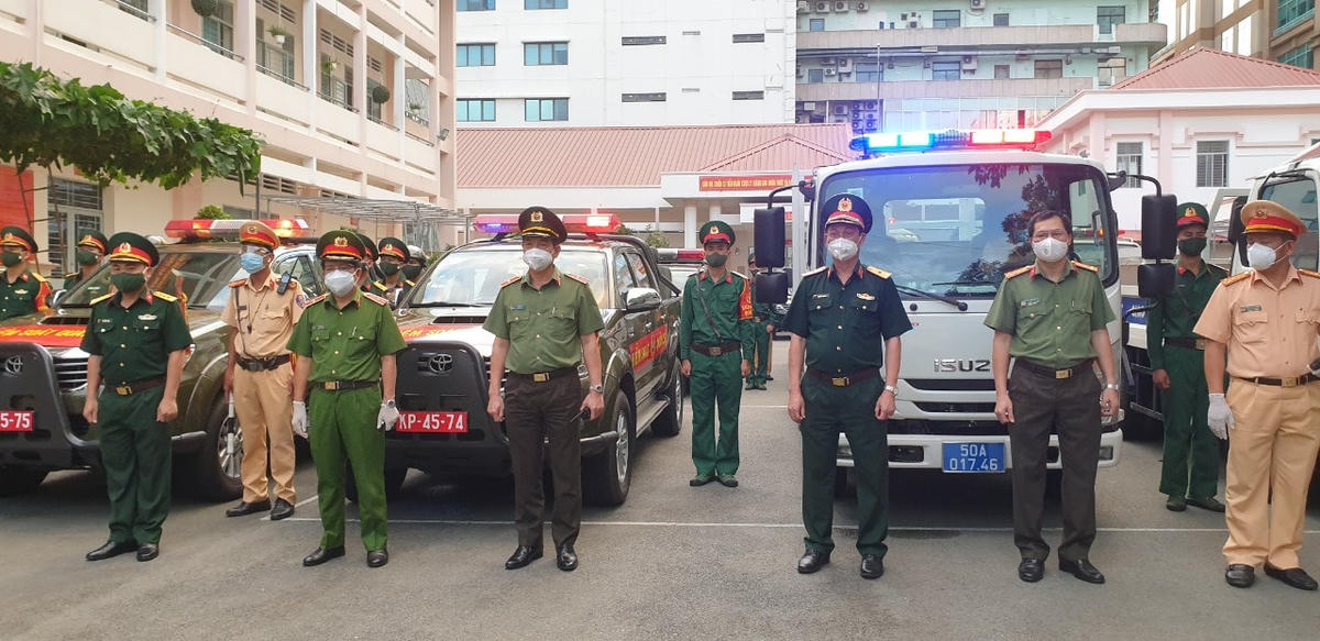 Phối hợp ra quân tuần tra, kiểm soát các loại tội phạm khu vực cửa ngõ và vùng ven TPHCM.