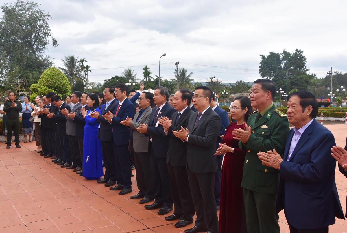 Vun đắp mối quan hệ thủy chung, trong sáng, đoàn kết đặc biệt Việt Nam - Lào