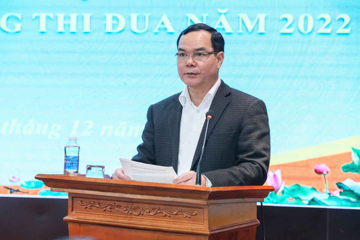 Chủ tịch Tổng Liên đoàn Lao động Việt Nam Nguyễn Đình Khang phát biểu tại hội nghị.