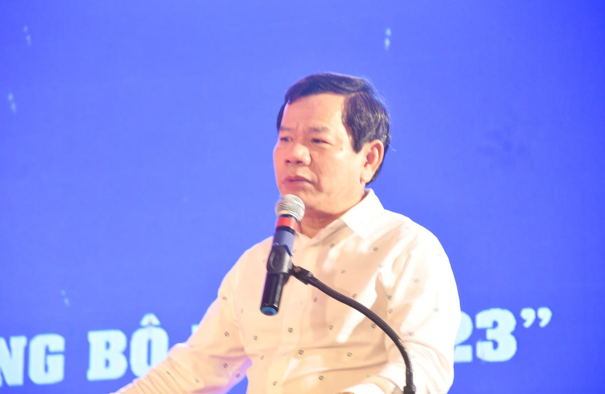 Ông Đặng Văn Minh, Chủ tịch UBND tỉnh Quảng Ngãi phát biểu tại hội nghị.