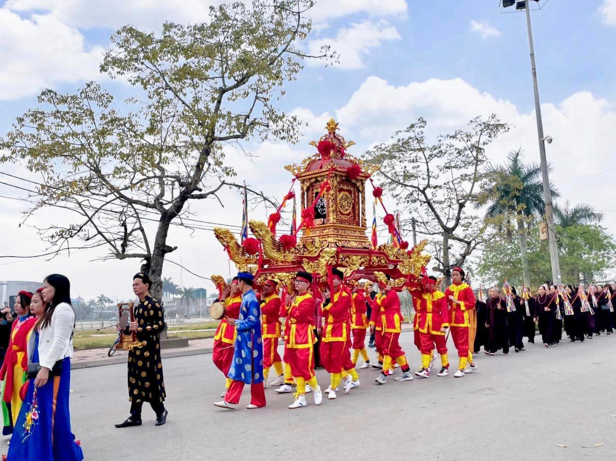 Nghi lễ rước kiệu Ngọc Lộ được cộng đồng địa phương tổ chức sáng nay, 11 tháng Giêng (1/2).