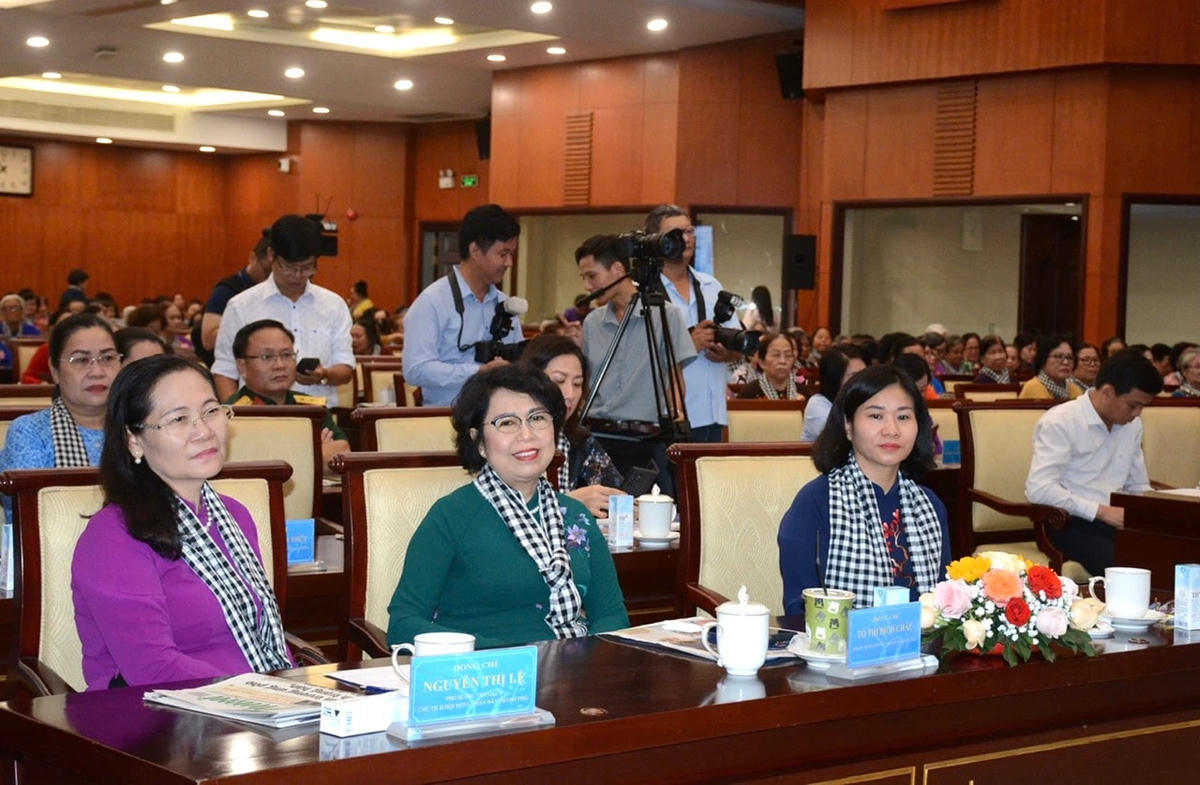 3.Phó Chủ tịch Ủy ban Trung ương Mặt trận Tổ quốc Việt Nam và các đại biểu dự chương trình.Ảnh Q.Định)