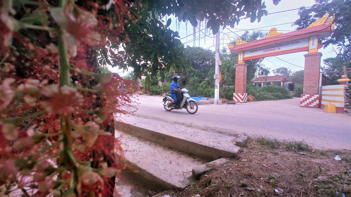 Vào mùa mưng nở hoa, nơi đây càng thêm thơ mộng.  