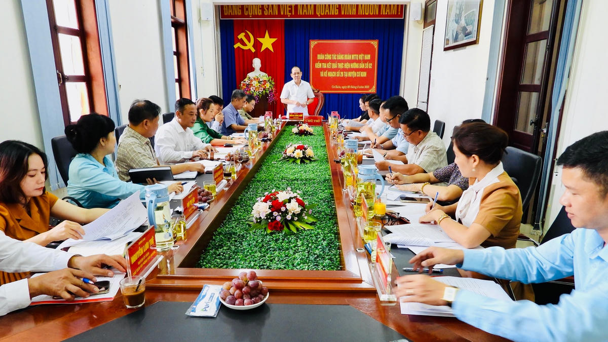 Toàn cảnh buổi làm việc.