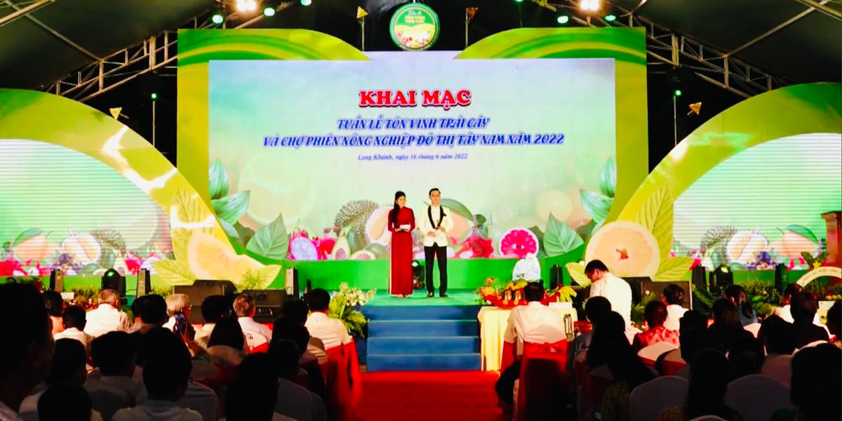 “Tuần lễ tôn vinh trái cây và Chợ phiên nông nghiệp đô thị Tây Nam năm 2022” diễn ra tại TP Long Khánh, tỉnh Đồng Nai.