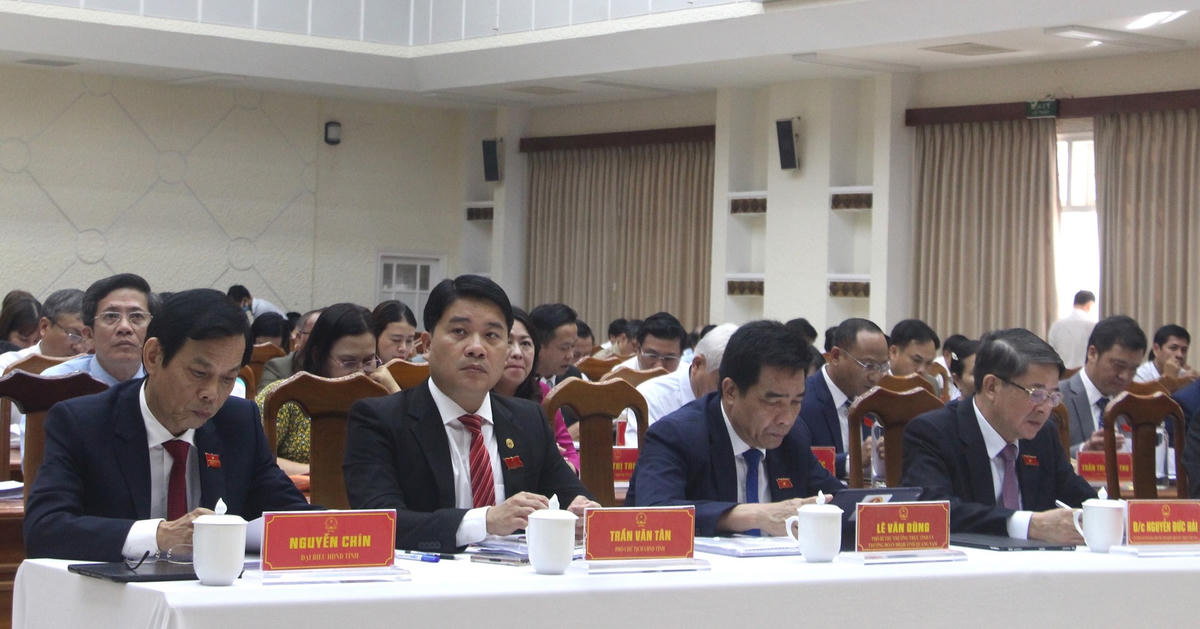 Các đại biểu tham dự kỳ họp thứ 9, HĐND tỉnh khóa X.