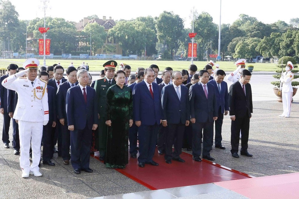 Lãnh đạo Đảng, Nhà nước tưởng niệm Chủ tịch Hồ Chí Minh. (Ảnh: An Đăng/TTXVN).
