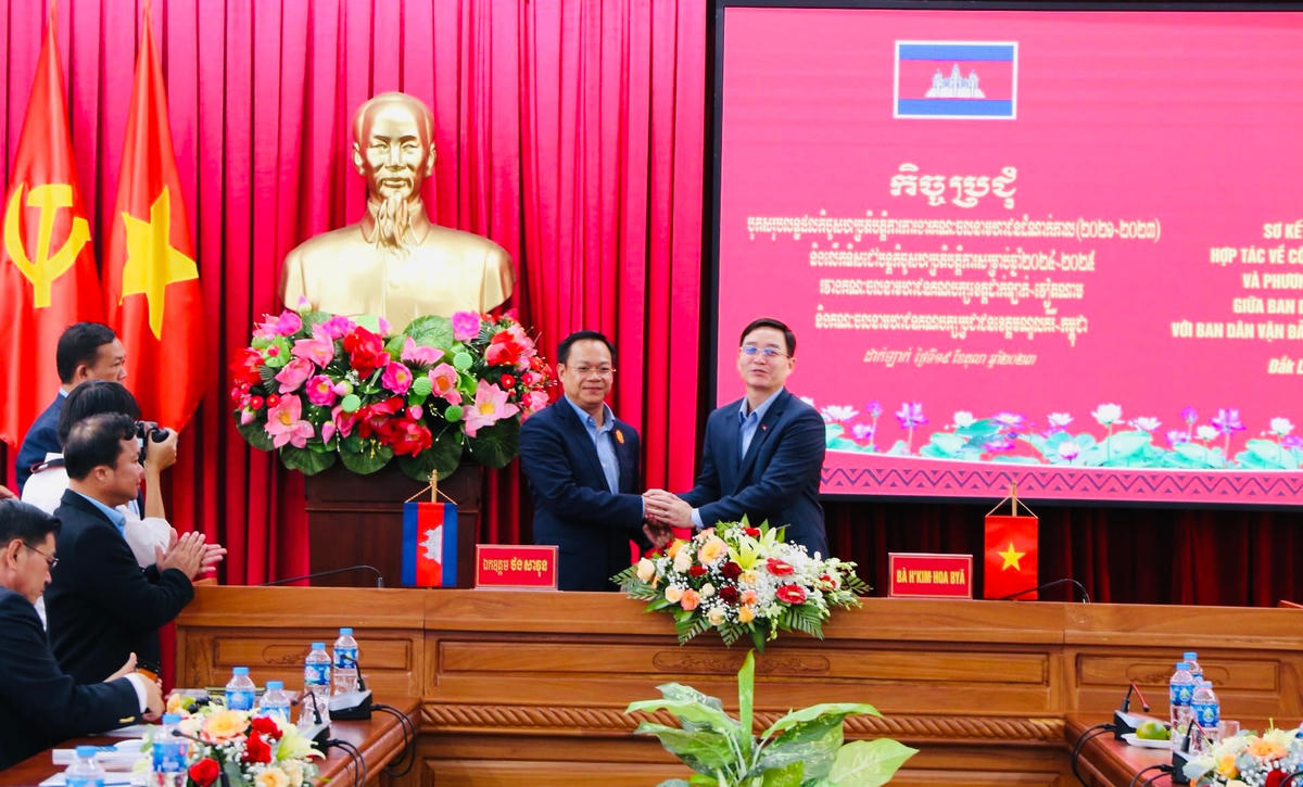 Tăng cường tình đoàn kết, hữu nghị, hợp tác và phát triển giữa Việt Nam - Campuchia.