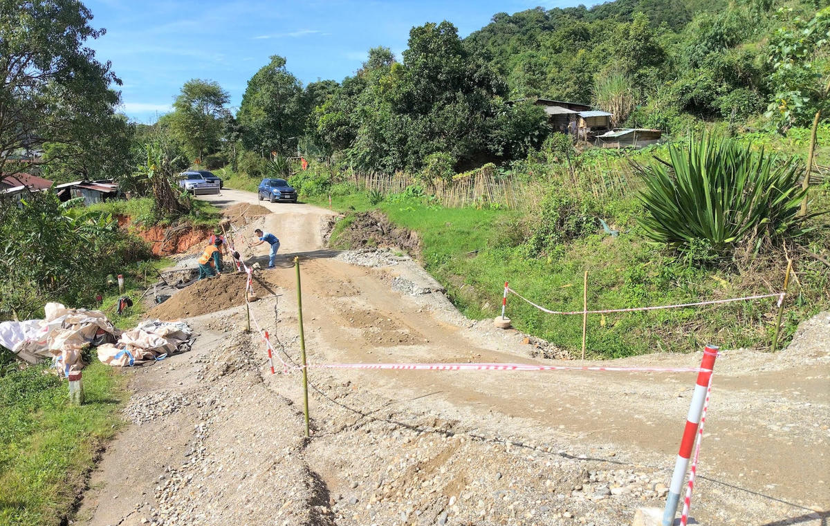 DUONG 1 13-8 BÀI VIẾT Nhiều tuyến đường phía bắc Quảng Ngãi hư hỏng