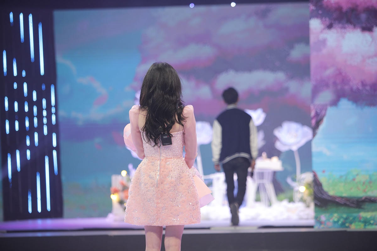 Dù không được Uyên Nhi chấp nhận nhưng Sing vẫn rất vui khi có quãng thời gian đẹp trên sân khấu cùng cô. Ảnh: Perfect Universe.