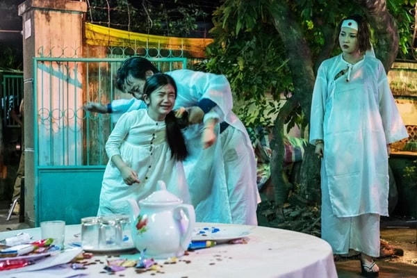 "Đêm tối rực rỡ" phản ánh chân thực góc khuất đời sống.