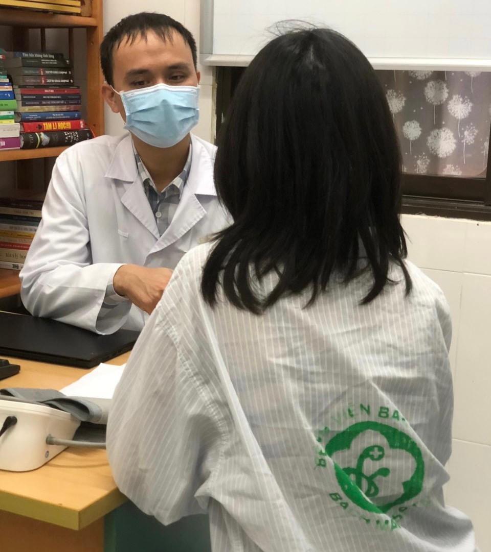Tư vấn và điều trị bệnh nhân mắc chứng chán ăn tâm thần.