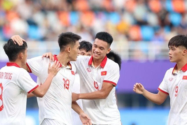 Olympic Việt Nam thắng Mông Cổ 4-2 trong trận ra quân tại ASIAD 19. Nguồn: HNM.