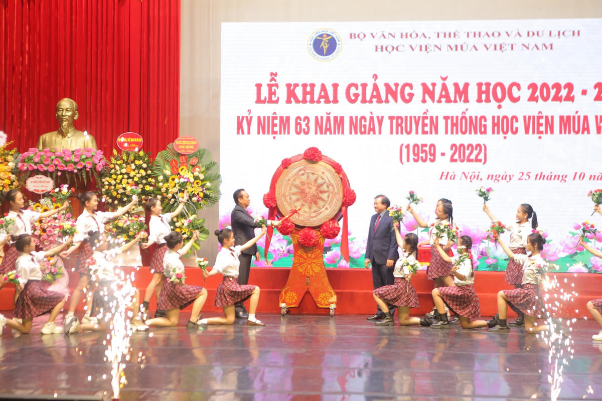 Năm 2022, Học viện Múa Việt Nam lần đầu tiên tuyển sinh và đào tạo trình độ đại học chính quy ngành Huấn luyện múa.