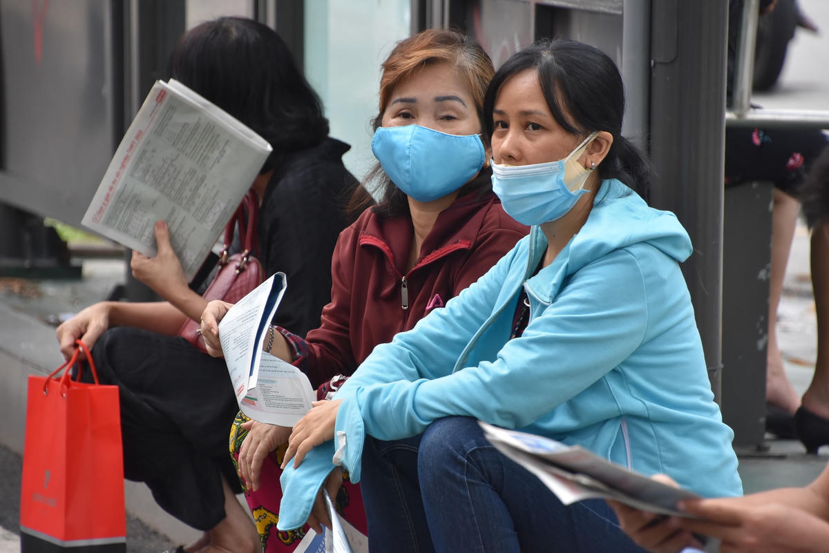 Bài thi Khoa học tự nhiên gồm các môn thi thành phần Vật lý, Hoá học, Sinh học; bài thi Khoa học xã hội gồm các môn thi Lịch sử, Địa lý, Giáo dục công dân. Thời gian làm bài thi tổ hợp bắt đầu từ 7h35.