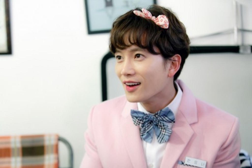 Vào vai Do Hyun, Ji Sung khiến người xem “ngả mũ” trước biến hóa tài tình.