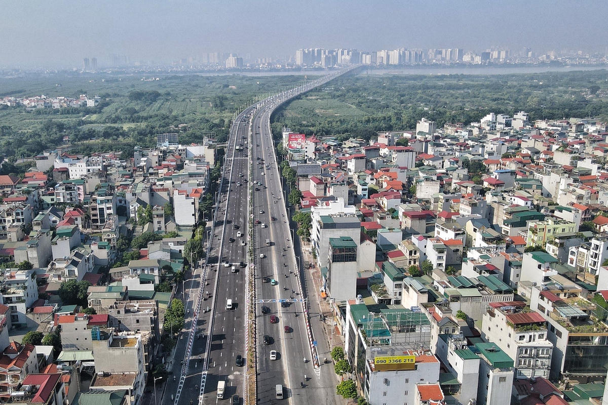 Cầu Vĩnh Tuy thoát cảnh ùn tắc sau thông xe