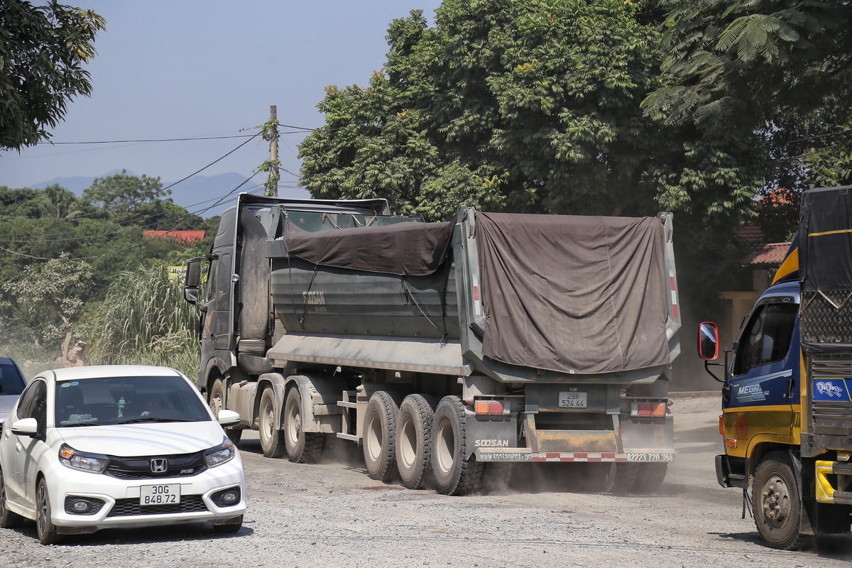 Hà Nội: Nhiều xe có dấu hiệu cơi nới thành thùng 'cày ải' cửa ngõ