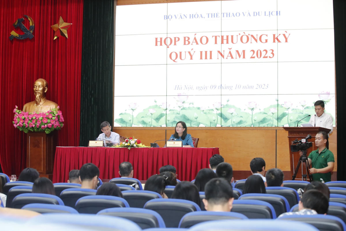 Quang cảnh buổi họp báo.