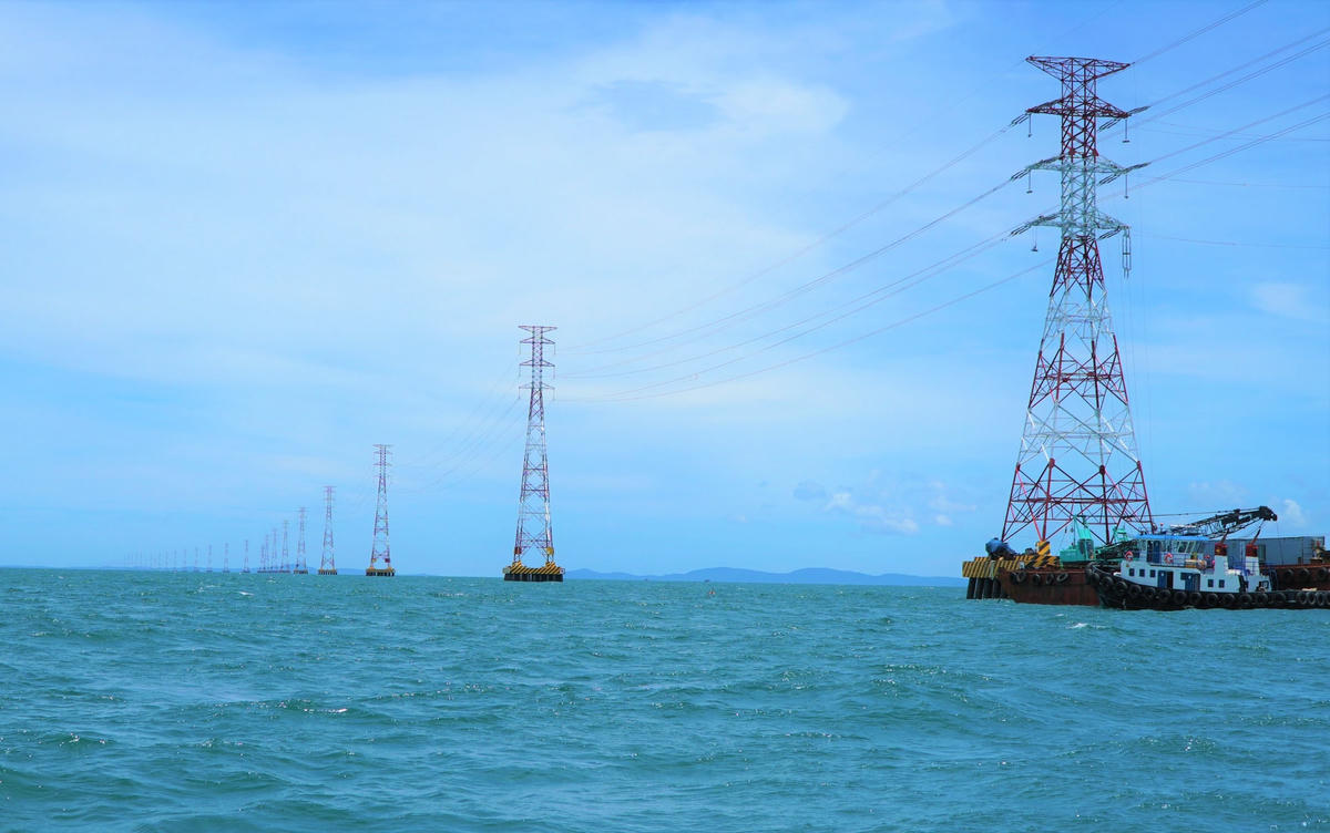 Đóng điện đường dây 220kV vượt biển dài nhất Đông Nam Á từ đất liền ra Phú Quốc