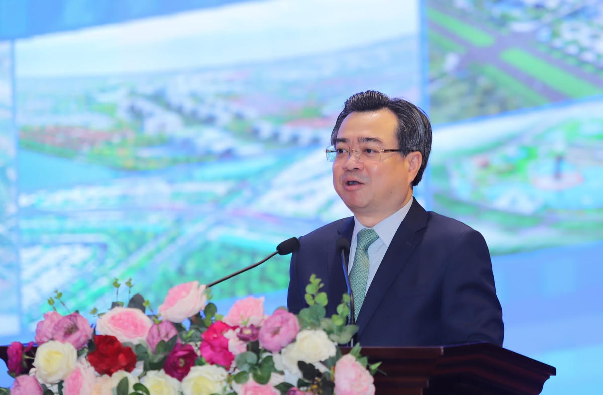 Bộ trưởng Bộ Xây dựng Nguyễn Thanh Nghị phát biểu tại hội nghị.  