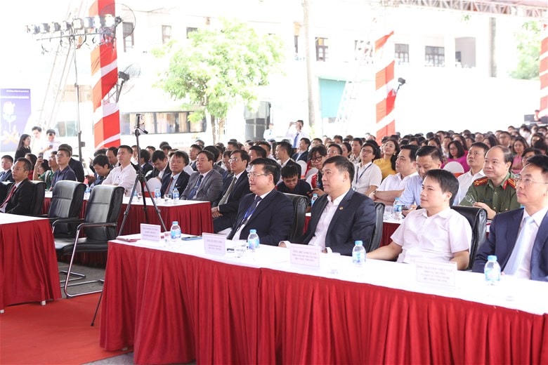 Quang cảnh buổi Lễ khai giảng năm học 2022 – 2023 và Kỷ niệm 40 năm Ngày Nhà giáo Việt Nam 20-11.