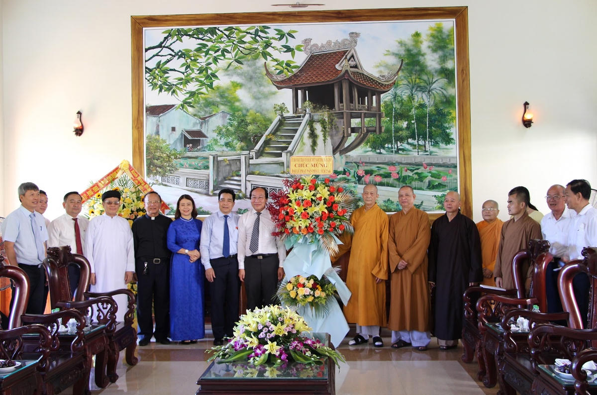 Lãnh đạo tỉnh Quảng Nam thăm và chúc mừng Ban Trị sự Giáo hội Phật giáo tỉnh Quảng Nam.