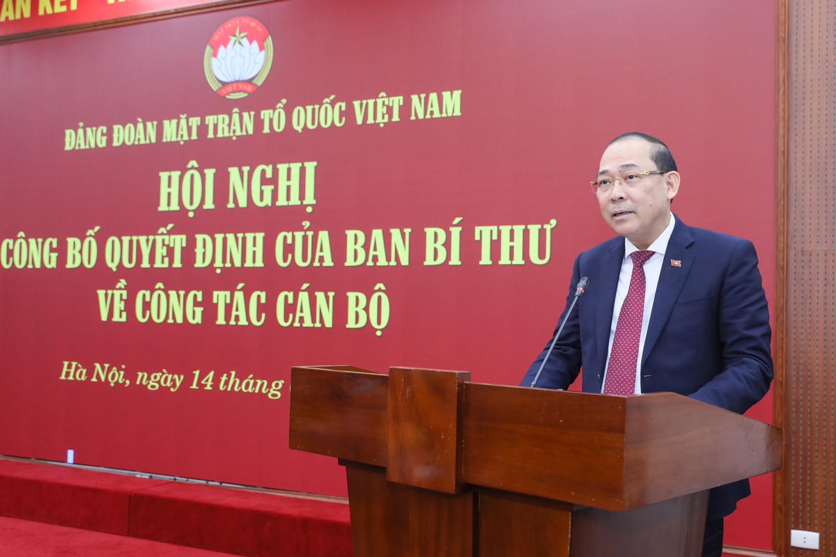 Ông Hoàng Công Thủy phát biểu nhận nhiệm vụ.