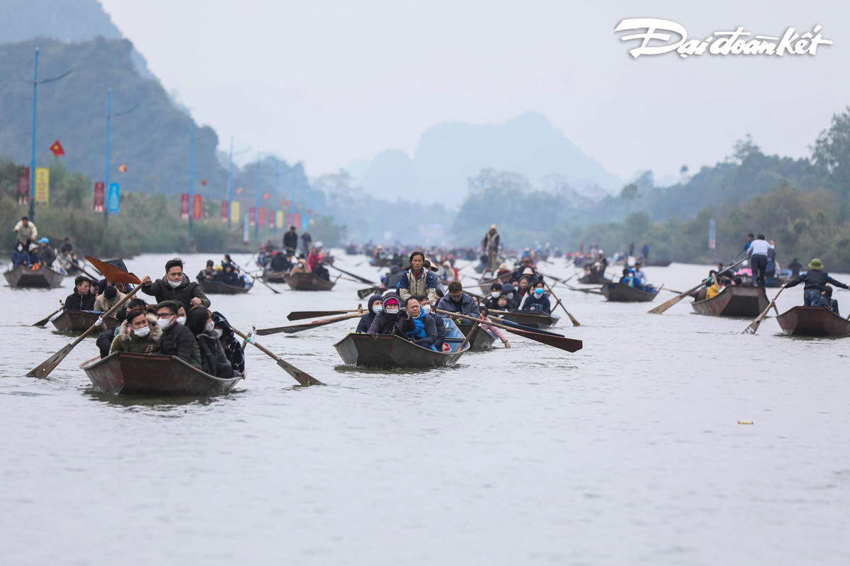 Như đã thành thông lệ, cứ mỗi độ xuân về, chùa Hương lại tưng bừng khai hội. Lễ hội được tổ chức hàng năm thời gian trong 3 tháng.