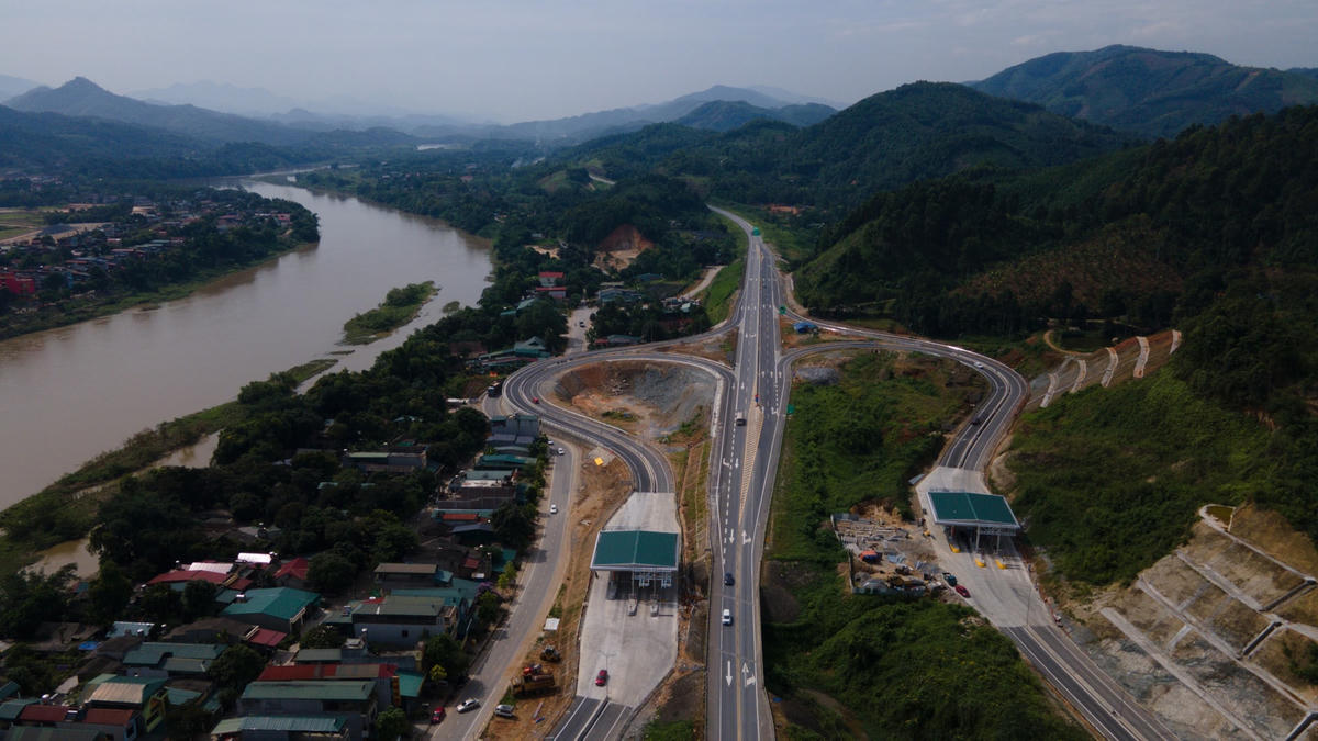 Chất lượng cao tốc Hà Nội - Lào Cai được đánh giá là chưa tương xứng với phí cao tốc hiện tại là 1.250 đồng/km. Ảnh:  Quang Vinh.  