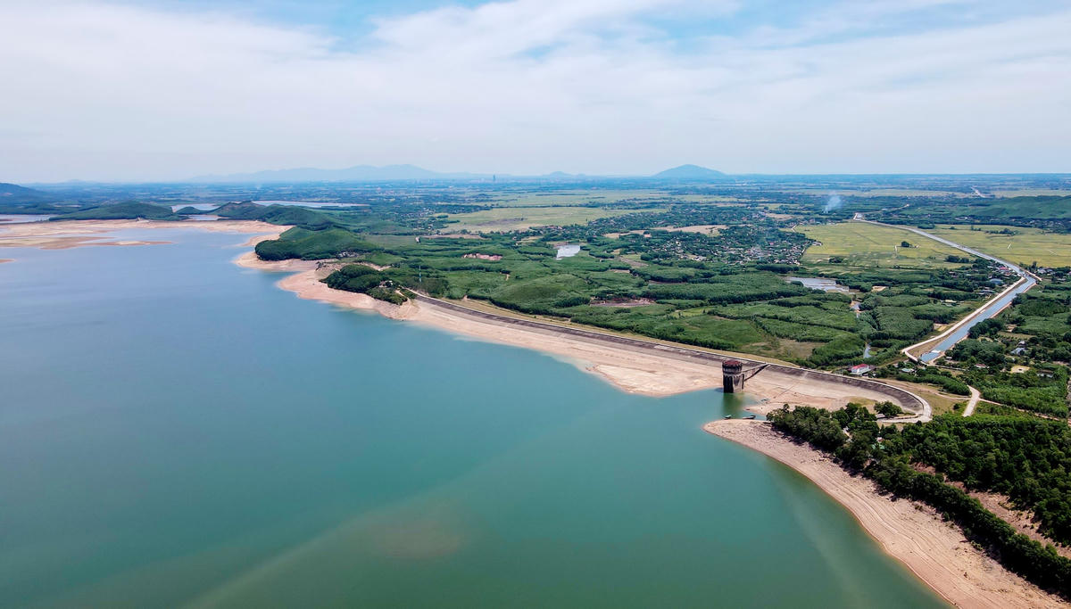 Hồ có nhiệm vụ cấp nước phục vụ sản xuất nông nghiệp, phục vụ dân sinh và các ngành kinh tế cho huyện Cẩm Xuyên, Thạch Hà và thành phố Hà Tĩnh.